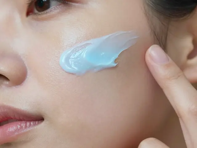 Pleťové sérum: Co je, jak funguje a jak ho používat pro nejlepší výsledky